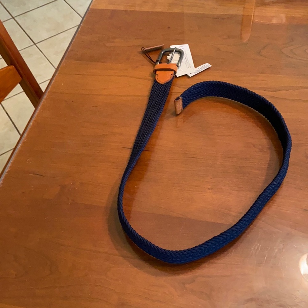 Brand new Abercrombie and Fitch men’s belt. Navy. Size small.